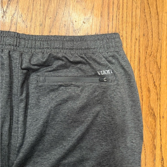 Vuori Sunday Performance Jogger Mens L Dark Grey Sweatpants Stretch Tapered - Picture 12 of 14